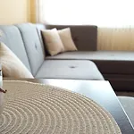 Base Apartment Warna
